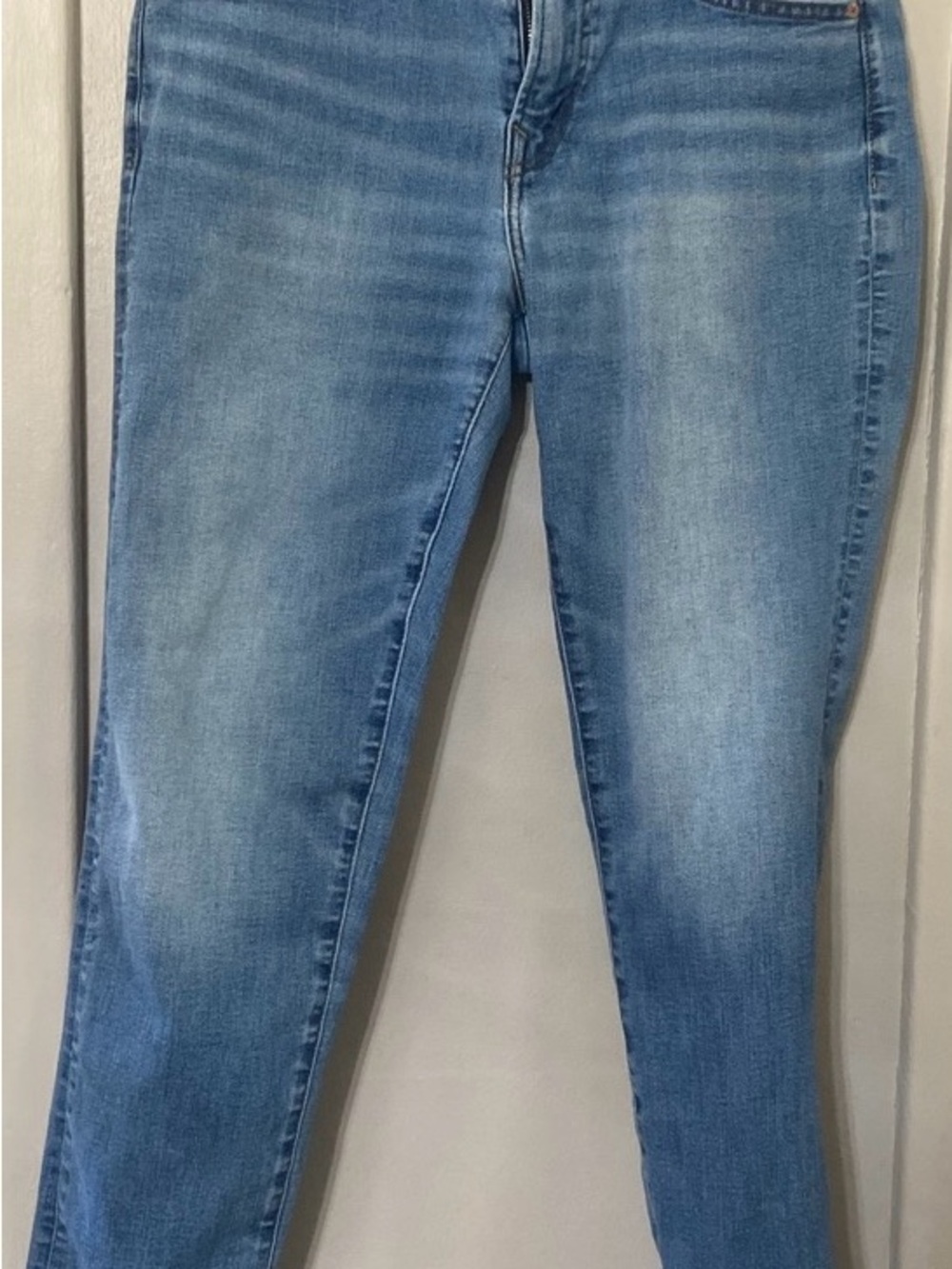 American Eagle Outfitters Light Wash Skinny Jeans